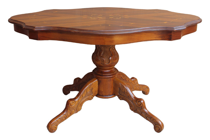Table basse model&eacute;e avec pied massif